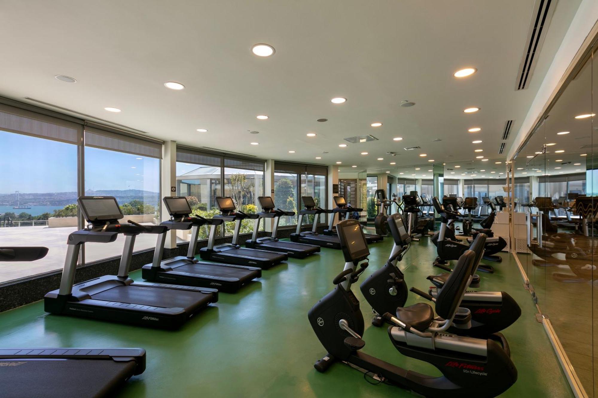 Intercontinental Istanbul By Ihg Hotel Bagian luar foto The gym at the hotel