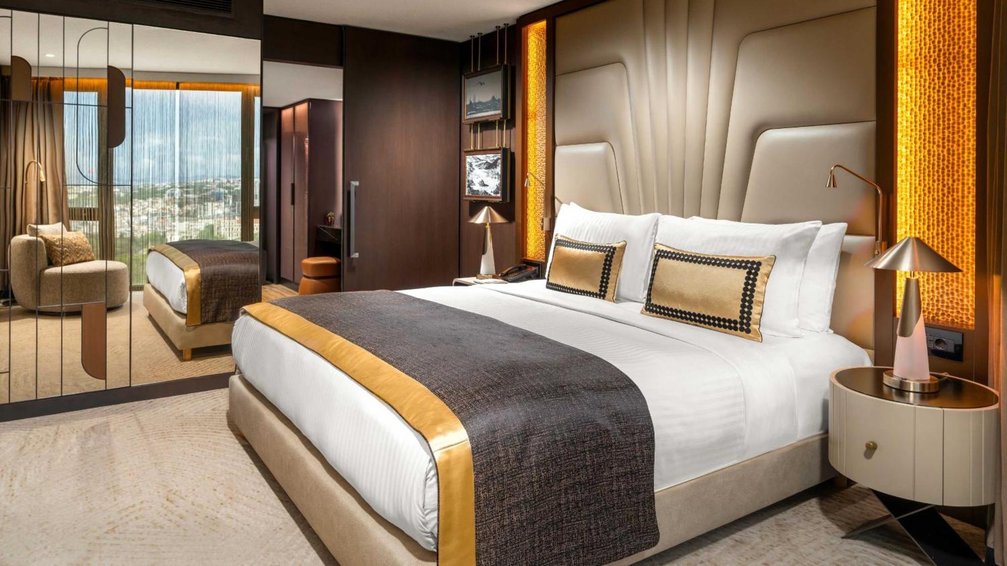 Intercontinental Istanbul By Ihg Hotel Bagian luar foto A bedroom in the hotel