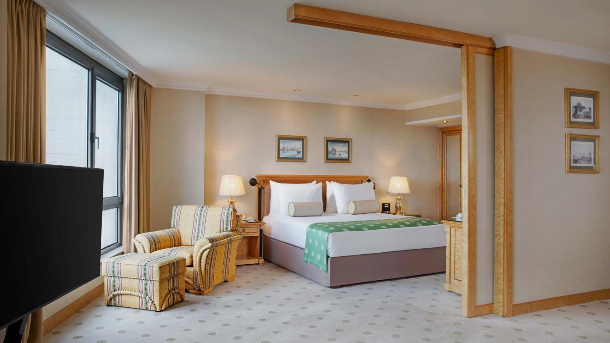 Intercontinental Istanbul By Ihg Hotel Bagian luar foto A room at the InterContinental