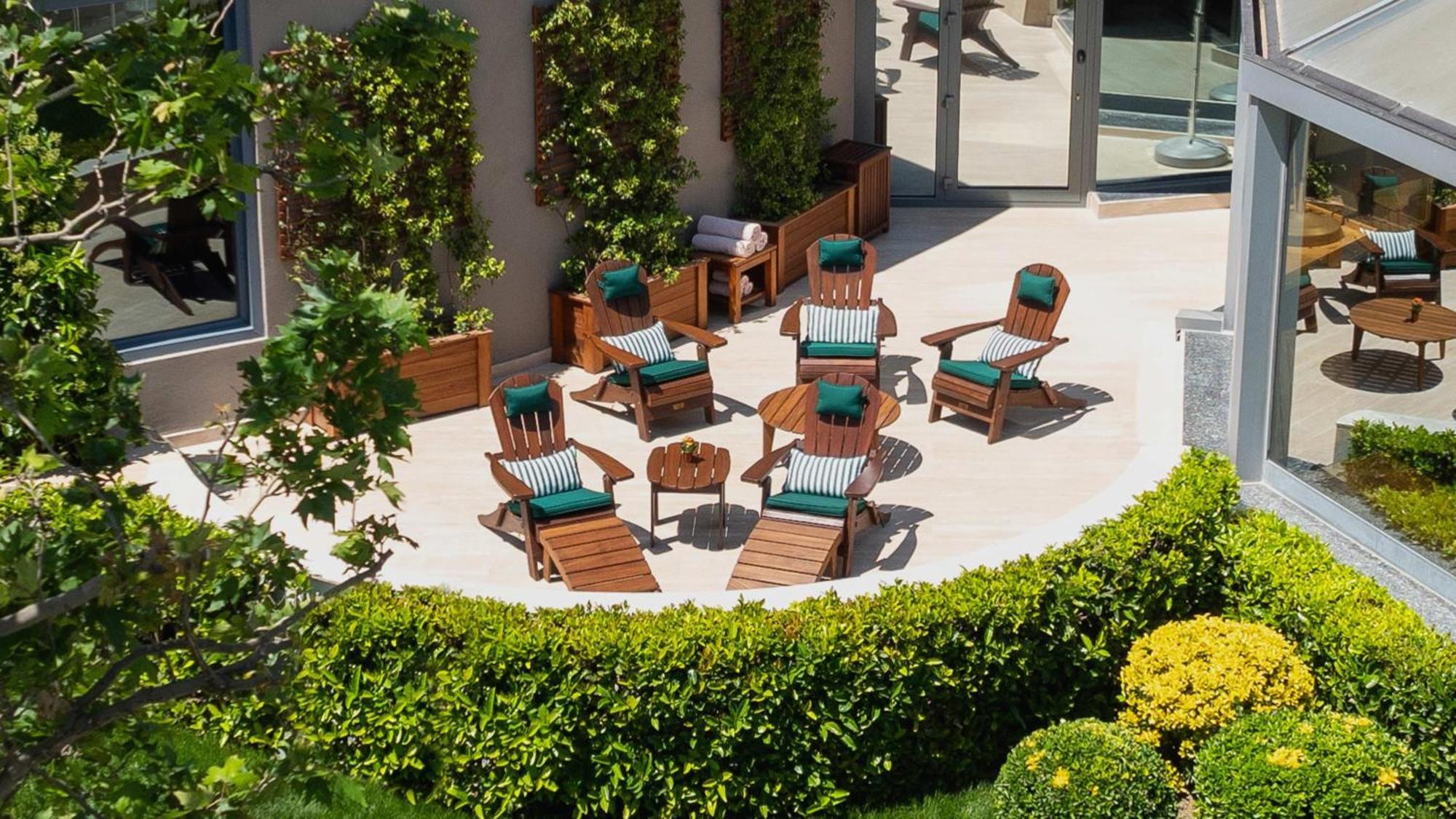 Intercontinental Istanbul By Ihg Hotel Bagian luar foto A deck at a hotel