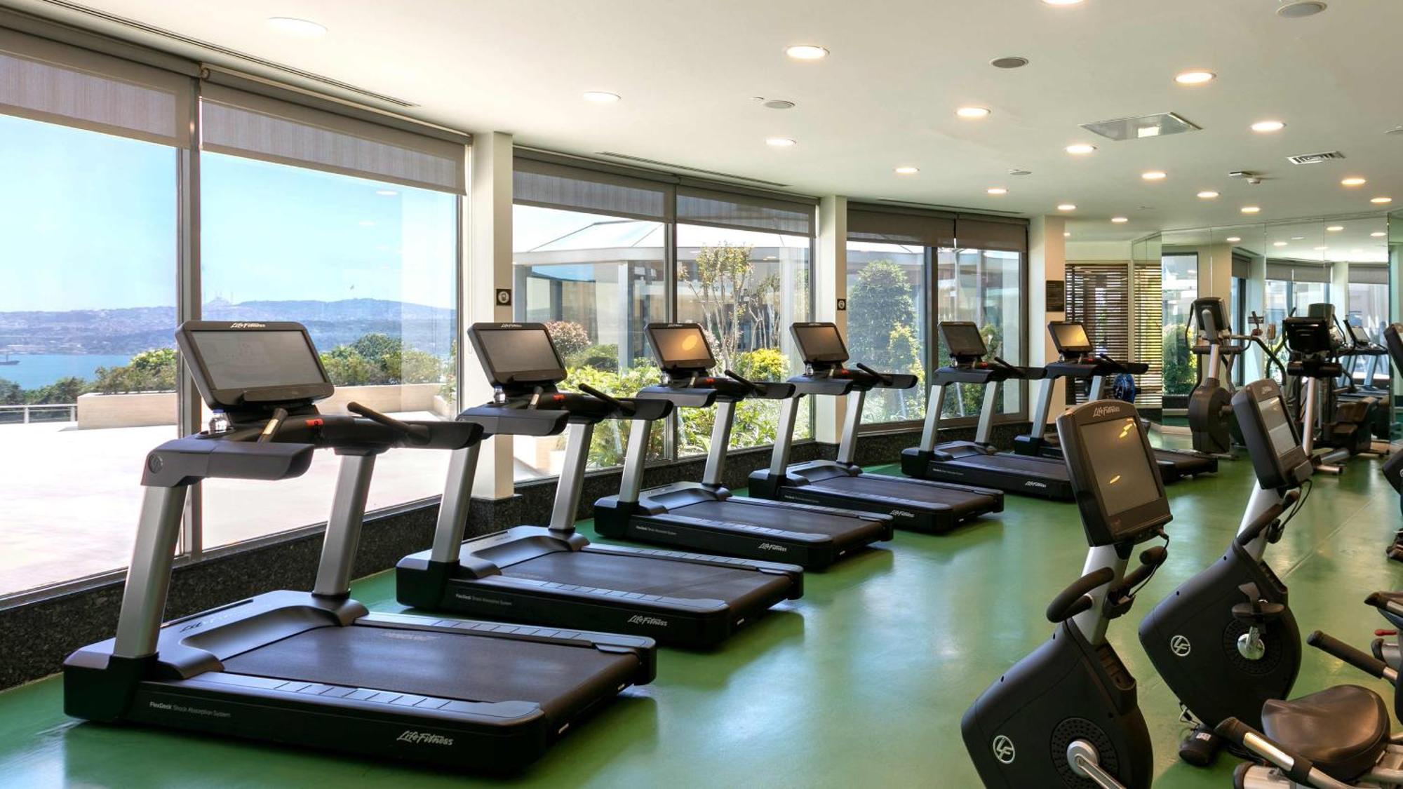 Intercontinental Istanbul By Ihg Hotel Bagian luar foto The gym at the hotel