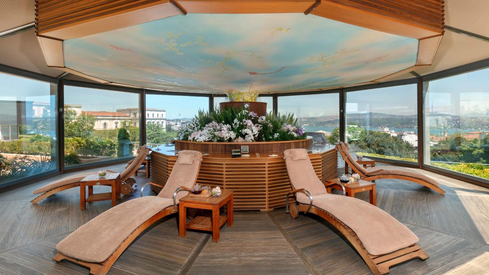 Intercontinental Istanbul By Ihg Hotel Bagian luar foto The spa at the Hotel Excelsior