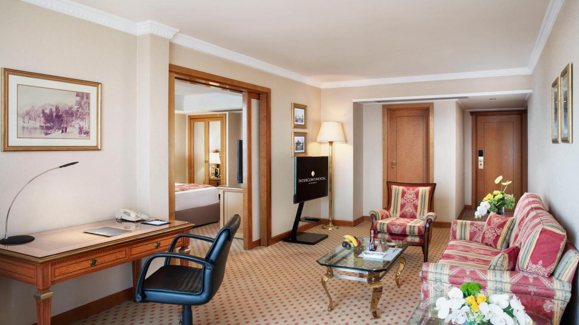 Intercontinental Istanbul By Ihg Hotel Bagian luar foto A suite at the InterContinental