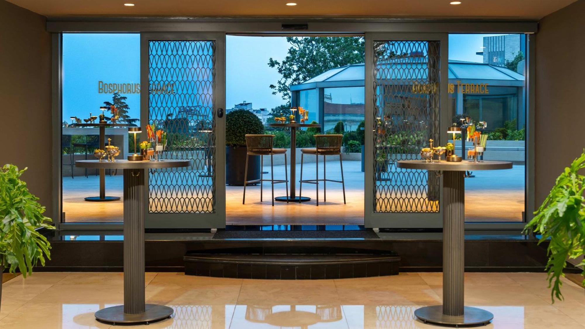 Intercontinental Istanbul By Ihg Hotel Bagian luar foto The Bar