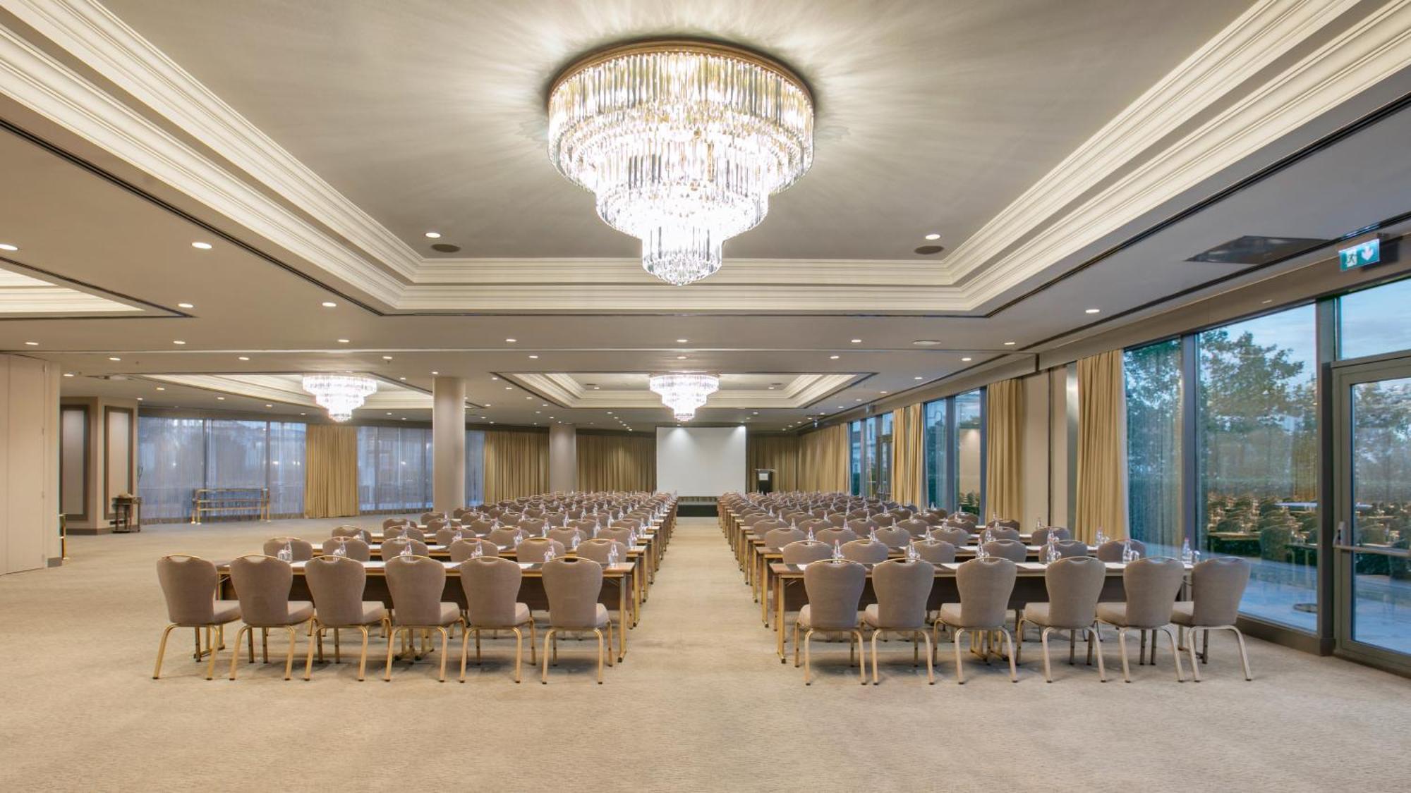 Intercontinental Istanbul By Ihg Hotel Bagian luar foto The ballroom