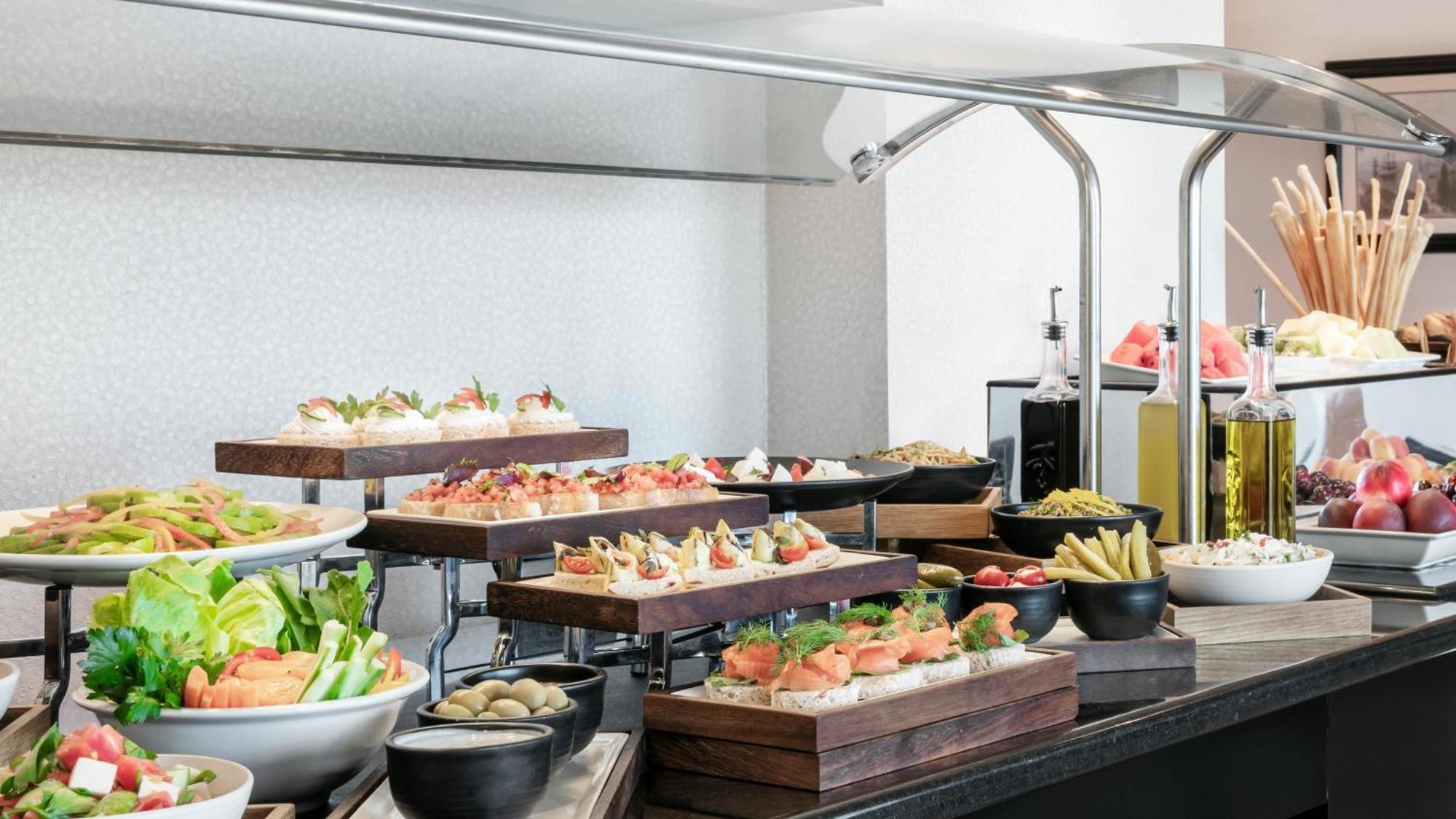 Intercontinental Istanbul By Ihg Hotel Bagian luar foto A salad bar