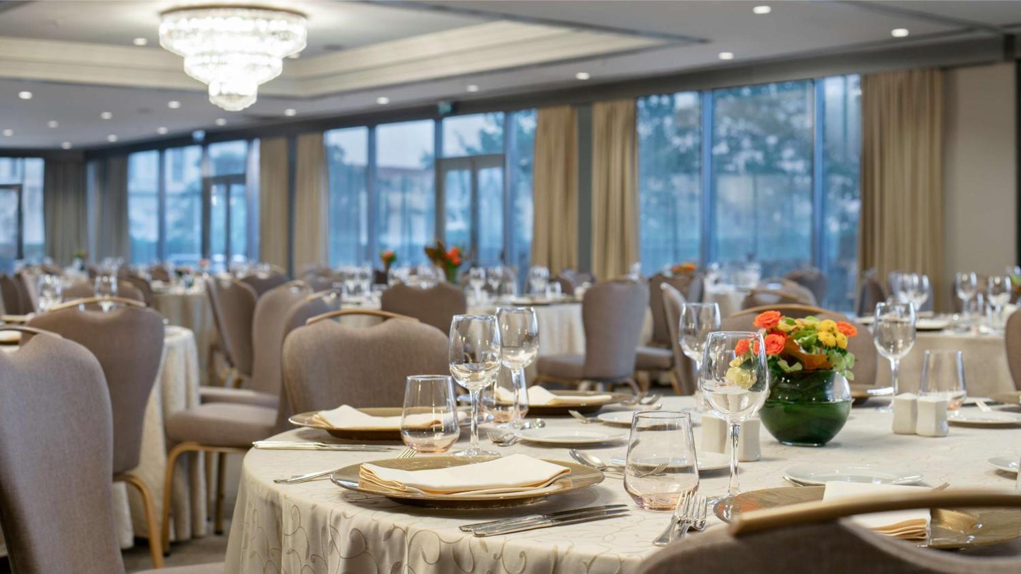 Intercontinental Istanbul By Ihg Hotel Bagian luar foto The ballroom
